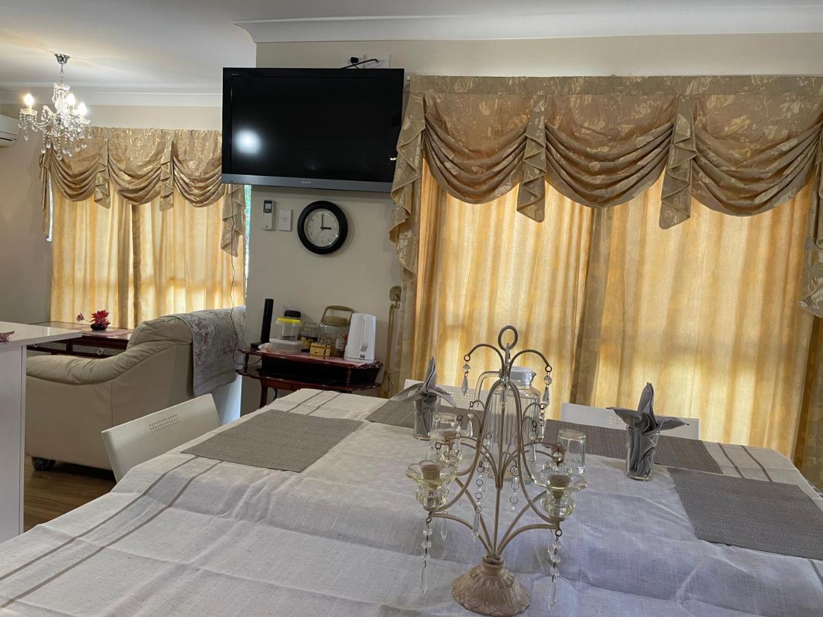 Theme Parks Amituofo Homestay Gold Coast Luaran gambar