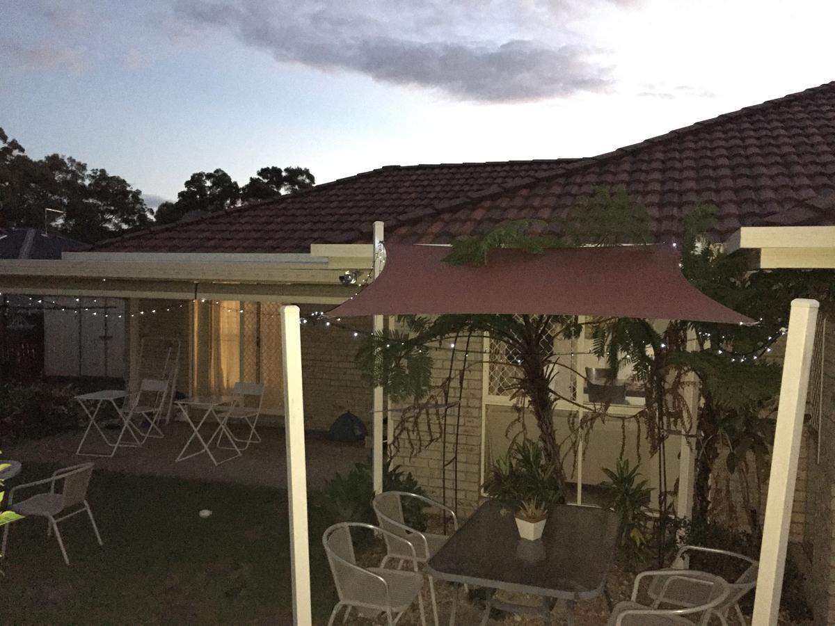 Theme Parks Amituofo Homestay Gold Coast Luaran gambar